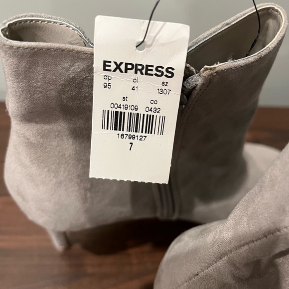 Express Boots - Picture 5 of 6